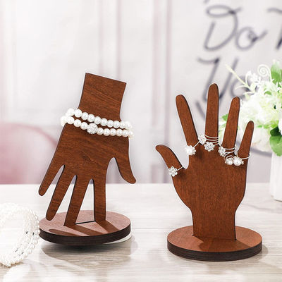 Les ornements en bois de l' artisanat et l' affichage des bagues