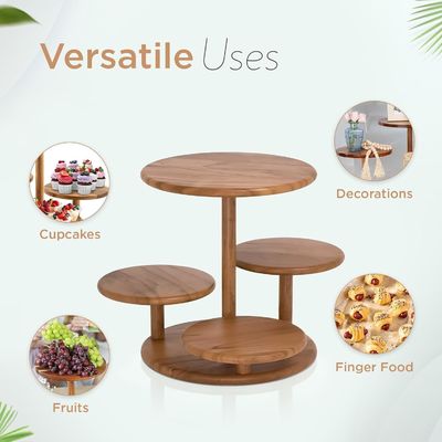 Le stand de la tour en bois de 4 niveaux contient 50 cupcakes pour la fête de mariage et le dessert d'anniversaire