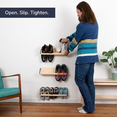 Solution de rangement de chaussures modernes minces et petites en bois montées sur le mur pour les chaussures dans la cuisine