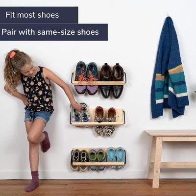 Solution de rangement de chaussures modernes minces et petites en bois montées sur le mur pour les chaussures dans la cuisine