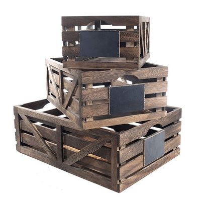 Vintage jardin maison empilant des caisses en bois rustique finition brune boîtes de nidification