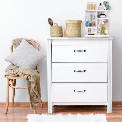 Organiseur de maquillage rotatif de carrousel pour les cosmétiques et les soins de la peau en bois blanc rustique sur mesure