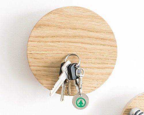 Porte-clés magnétique en bois à charme rustique