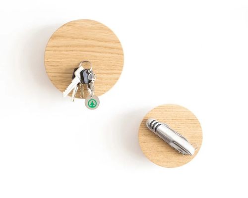 Porte-clés magnétique en bois à charme rustique