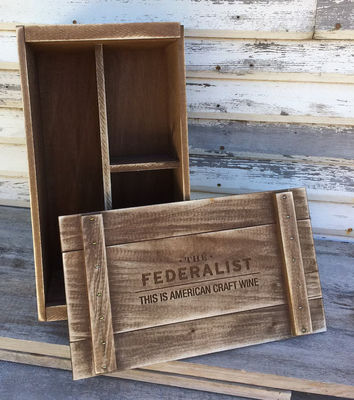 Boîte-cadeau en bois personnalisée pour bouteille de vin ou de whisky personnalisée et verrerie