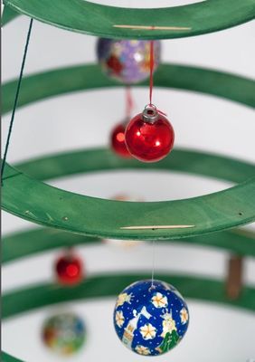 Créez une atmosphère festive avec notre arbre de Noël Alberello en bois personnalisé