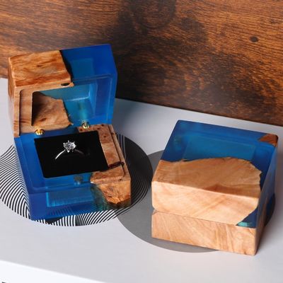 Boîte à anneaux en bois faite à la main pour la commande personnalisée