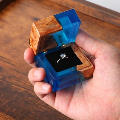 Boîte à anneaux en bois faite à la main pour la commande personnalisée