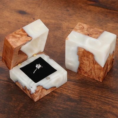 Élégante boîte à anneaux en bois à fente unique pour petit emballage de bijoux anciens faits à la main