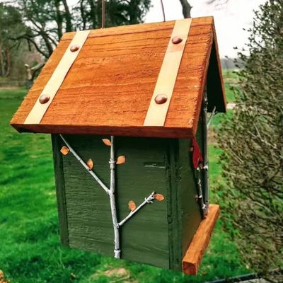 Maison d'oiseaux en bois en bois fait à la main mini boîte en bois suspendue pour jardin de cour