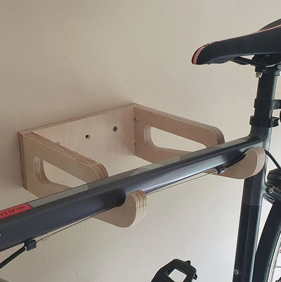 Montage murale de vélo en bois avec étagère Design de stockage multifonctionnel et intelligent