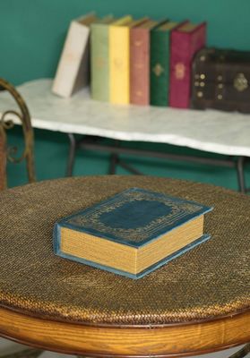 Boîte de rangement de bijoux en bois en forme de livre décoratif fait à la main avec sérigraphie/brûlé