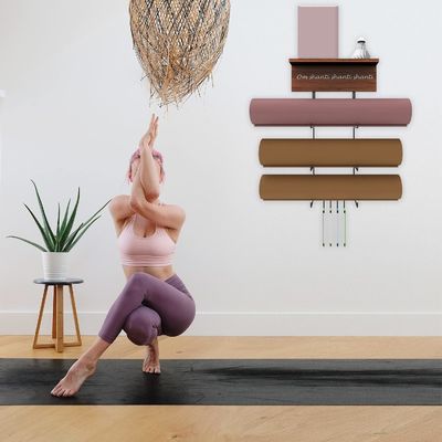Étagères flottantes en bois support de tapis de yoga monté sur le mur pour équipement de gym à domicile et non plié