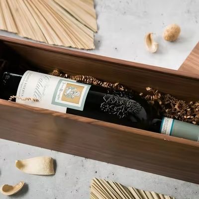 Une boîte de vin en bois de noyer exquise Boîte en bois pour cadeau de mariage