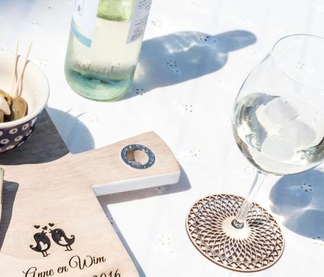 Des sous-vêtements en bois pour la décoration de la table