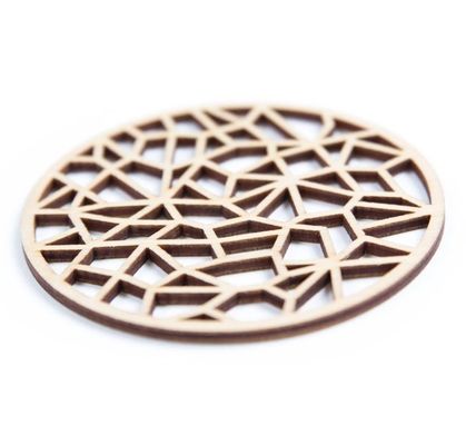 Des sous-vêtements en bois pour la décoration de la table