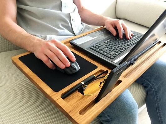Plateau d'ordinateur en bois portable support de chêne non pliable avec le pad de souris et le poste de travail