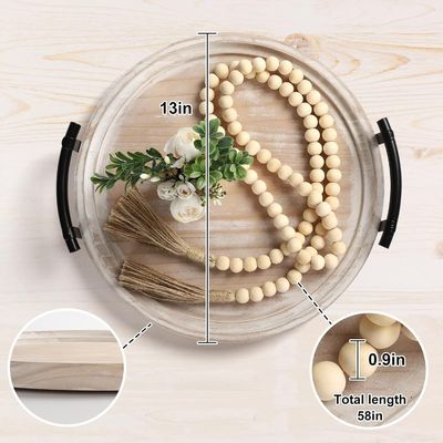 Plateau rond en bois en couleur claire pour les assiettes de cuisine moderne