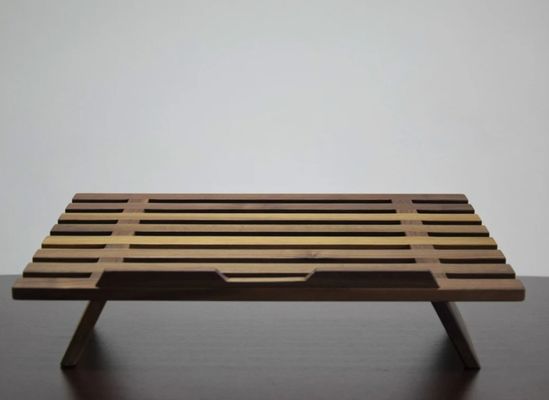 Étagère d'ordinateur portable en noyer en bois Logo personnalisé Étagère et support d'ordinateur portable en bois artisanal