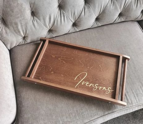 Petit-déjeuner rectangulaire dans plateau à lit avec jambes pliantes Économisez de l'espace et profitez de collations personnalisées