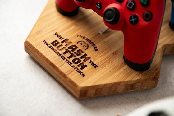 Le stand de jeu réglable La combinaison idéale de bambou et d'acrylique pour un jeu optimal