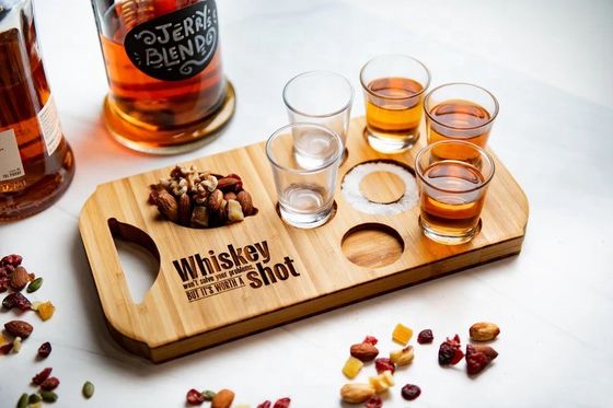 Plateau de bière de vol moderne en bois avec porte-verre gravé