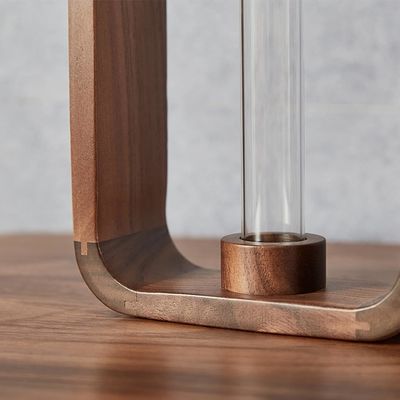 202405 Porteur de vase en verre transparent avec cadre en bois de noyer Une magnifique pièce de décoration