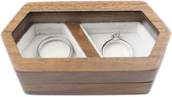 Boîte à anneaux faits à la main avec couvercle transparent en velours blanc et impression brûlée