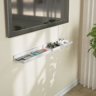 Des étagères flottantes en bois avec des perles et des lèvres