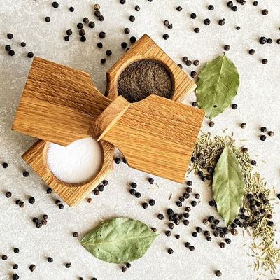 Bouteille d'épices personnalisée avec une boîte d'emballage d'épices en bois de haute capacité