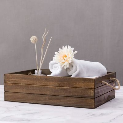 Boîte-cadeau en bois brun rustique écologique avec poignées de corde pour acheteurs respectueux de l'environnement