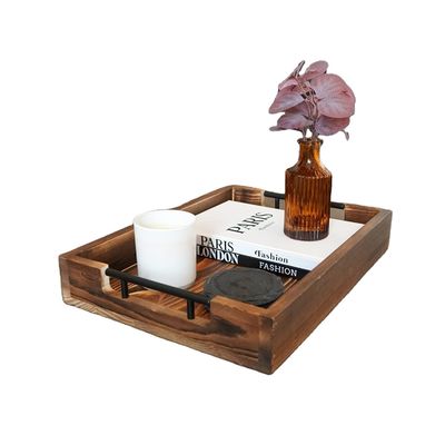 Plateau en bois avec poignées métalliques pour le salon