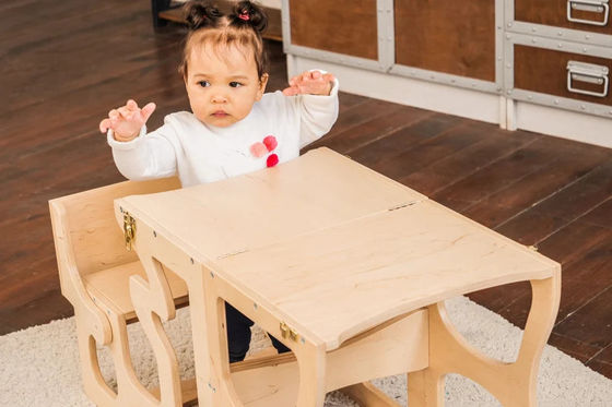Modèle de chaise d'apprentissage gratuite pour table et tour d'activités pour enfants