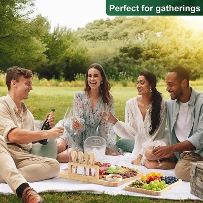 Tableau de fromage de bambou et couteau pour la coupe de cuisine