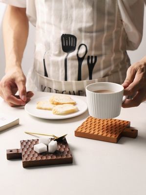 Mat d'isolation créative en bois massif pour porte-gobelets anti-échauffement en bois de cerisier