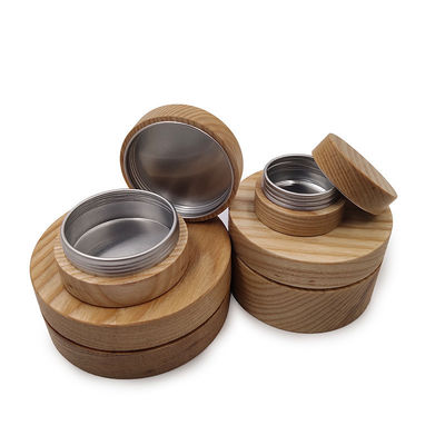 Un pot de crème en bois sain pour les produits cosmétiques solaires naturel et écologique