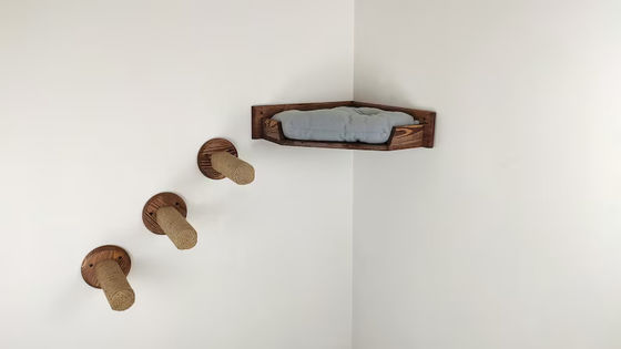 Maison de jeu pour chats monté sur le mur avec lit de chat en bois naturel