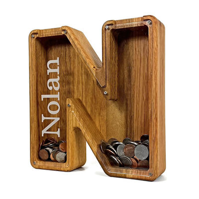 Une grande boîte à argent avec un logo personnalisé et un logo personnalisé