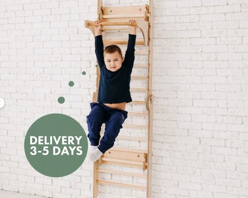 202405 Escalier suédois 4 en 1 Gymnase d'escalade pour tout-petits avec triangle d'escalade et table pour enfants