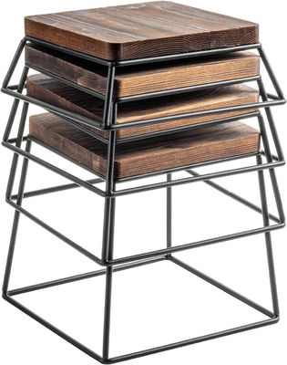 Produit de bois brûlé en grande quantité en métal noir