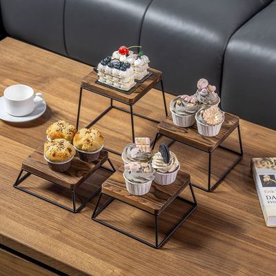 Produit de bois brûlé en grande quantité en métal noir