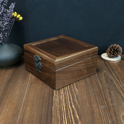 Boîtes cadeaux industrielles en bois pour les bijoux et les objets de beauté