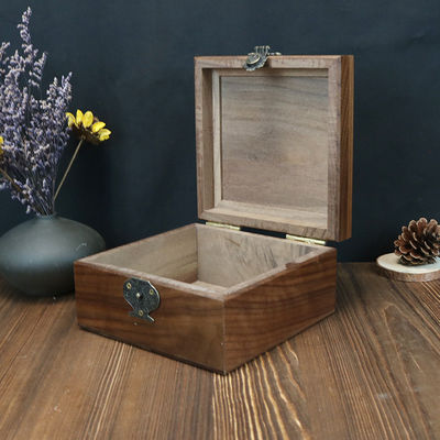 Boîtes cadeaux industrielles en bois pour les bijoux et les objets de beauté