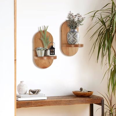 Conception multifonctionnelle des étagères flottantes en bois pour l'affichage du bureau à domicile