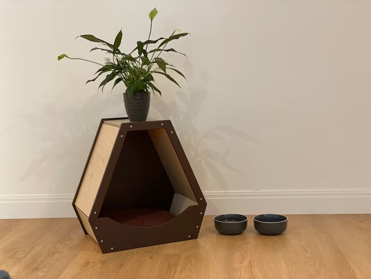 Économisez de l'espace fonction Pet House avec un design en bois moderne et la couleur du bois naturel