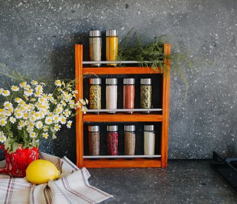 Étagère de stockage d'épices en bois personnalisée montée sur le mur pour votre style et fonctionnalité de cuisine