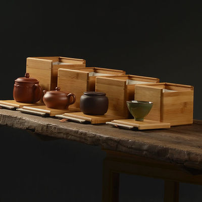 Boîte en bois avec construction en bambou et polyester