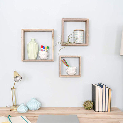 Organisez votre espace avec 3 étagères flottantes classiques en bois massif naturel montées sur le mur