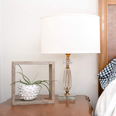 Organisez votre espace avec 3 étagères flottantes classiques en bois massif naturel montées sur le mur