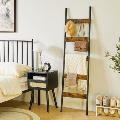 202405 Salle de bains Escaliers pour couvertures Parement inclinable Plateau de support métallique avec crochets et imprimante brûlé